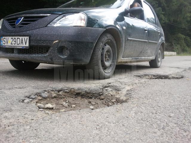Dezastruosul drum Suceava - Maramureş prezintă deficienţe majore de siguranţă rutieră