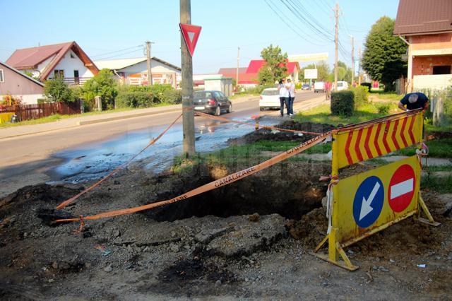 30 de case fără apă, în Burdujeni, după trecerea unui utilaj pe spaţiul verde