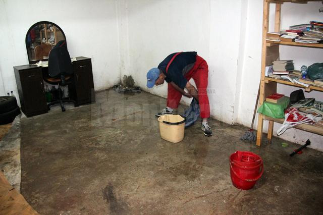 30 de case fără apă, în Burdujeni, după trecerea unui utilaj pe spaţiul verde