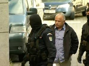 Procurorul Dumitru Dîmbu, în momentul în care a fost adus la sediul DNA Bucureşti