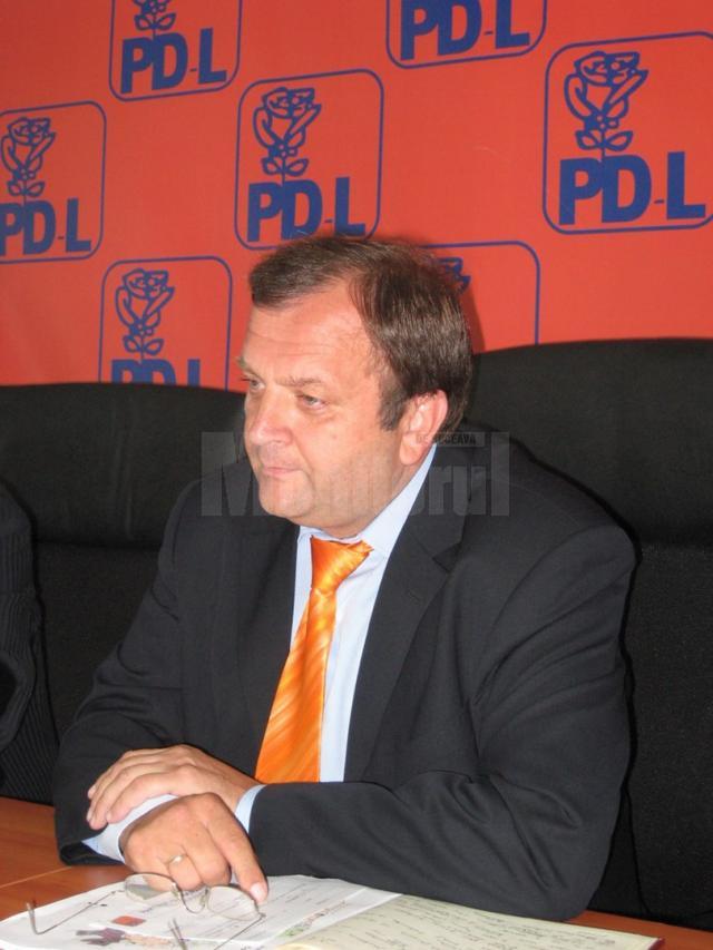 Preşedintele PDL Suceava şi secretarul general al democrat-liberalilor, senatorul Gheorghe Flutur