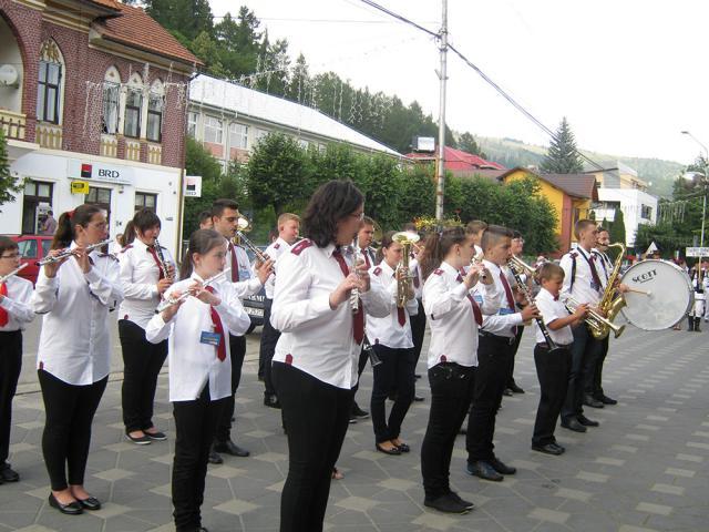 Cele mai bune ansambluri ale copiilor din ţară, dar şi din Slovacia şi Republica Moldova au fost prezente la Vatra Dornei