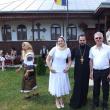 Consulul general al Ucrainei la Suceava, Vasyli Boeciko, împreună cu soţia lui, Nadia Boeciko şi preotul paroh Mihai Cobziuc