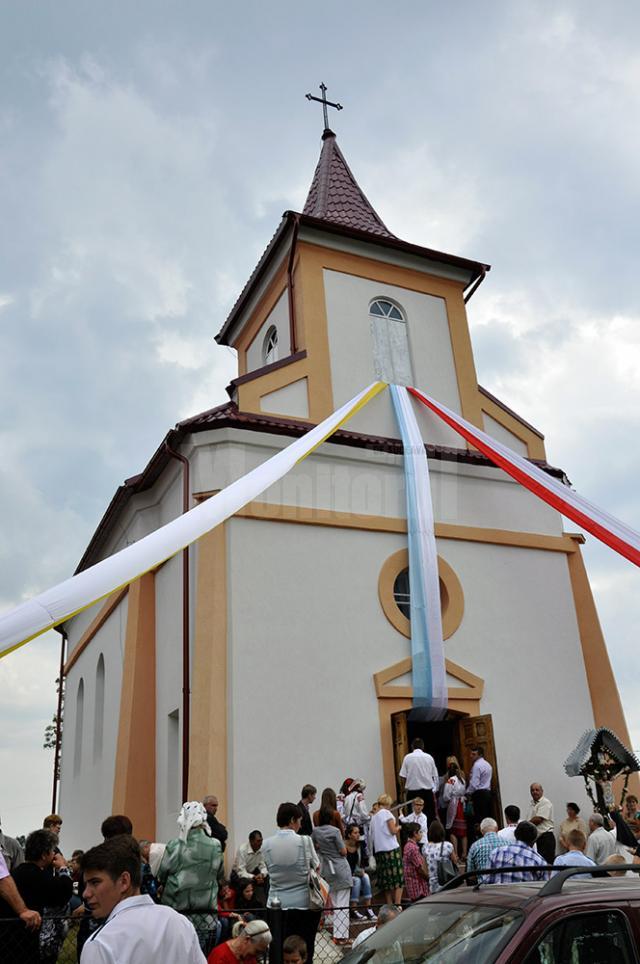 Tot ieri s-au sărbătorit 110 ani de la sfințirea bisericii din localitate cu hramul „Sfânta Ana”