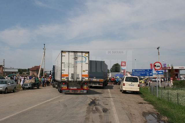 Drumul european dintre Suceava şi Cernăuţi a fost blocat timp de cinci zile