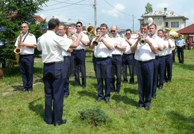 Festivalul Naţional „Fiii Satului. Tradiţii de pe Valea Dornelor”, la Poiana Stampei