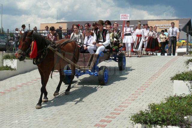 Festivalul Naţional „Fiii Satului. Tradiţii de pe Valea Dornelor”, la Poiana Stampei