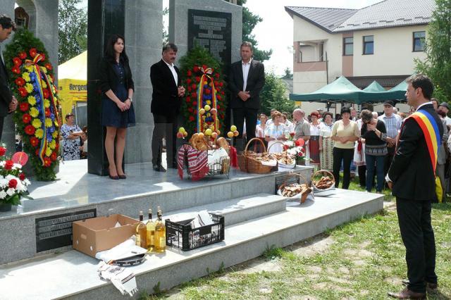 Festivalul Naţional „Fiii Satului. Tradiţii de pe Valea Dornelor”, la Poiana Stampei