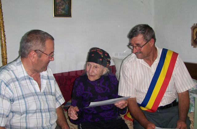 Maria D. Anechitei a fost felicitată la împlinirea vârstei de 102 ani