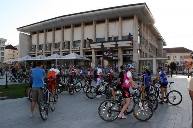 Aproape 200 de biciclişti au participat la miting, solicitând să fie create condiţii pentru practicarea acestui sport