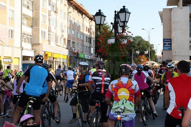 Aproape 200 de biciclişti au participat la miting, solicitând să fie create condiţii pentru practicarea acestui sport