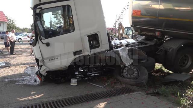 Autocisterna a trecut la aproape un metru de una dintre pompele de alimentare cu carburant din incinta benzinăriei