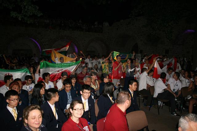 Lasere, flăcări şi fulgere, la festivitatea de deschidere a Olimpiadei Internaţionale de Astronomie şi Astrofizică de la Suceava