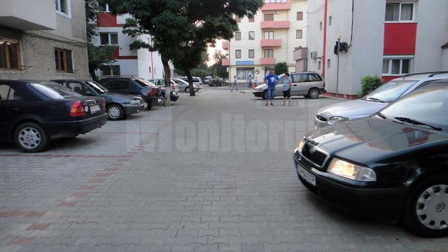 Administraţia locală a reuşit să amenajeze parcări moderne în cartierele Obor şi Mihai Viteazul