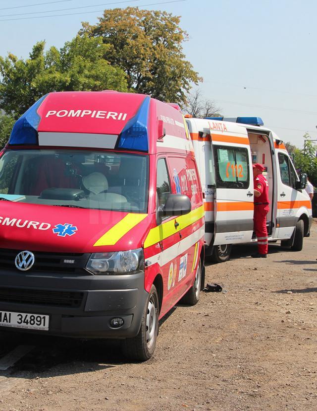 La locul accidentului s-au deplasat trei ambulanţe din judeţul Bistriţa-Năsăud, trei ambulanţe din Vatra Dornei şi un echipaj SMURD din Câmpulung