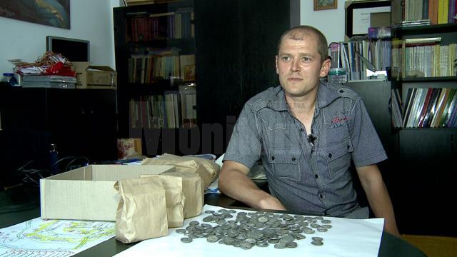 Paul Croitoriu a descoperit tezaurul de 309 monede cu un detector de metale în valoare de 175 de euro