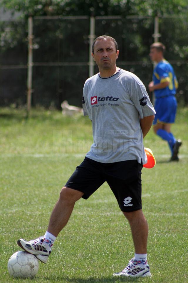 Florin Cristescu, antrenorul echipei grupei de copii născuţi în anul 2000 de la Rapid Suceava
