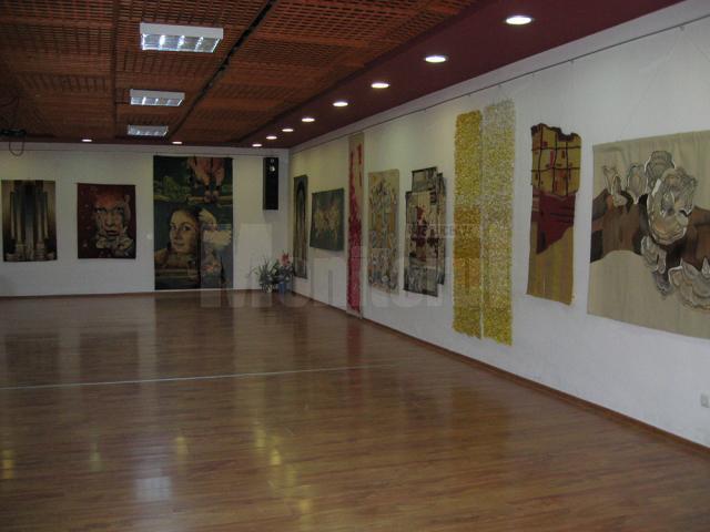 Expoziţia „Clasic și modern - tehnici ale tapiseriei parietale”