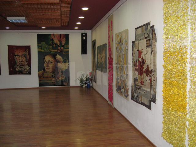 Expoziţia „Clasic și modern - tehnici ale tapiseriei parietale”