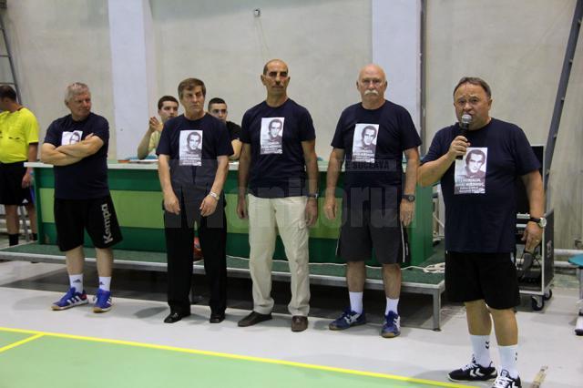 Foştii colegi de echipă au ţinut un moment de reculegere în memoria marelui handbalist sucevean Mihai Mironiuc