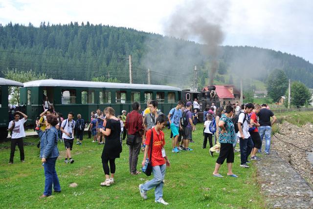 Plimbare cu mocăniţa pentru concurenţii de la olimpiadă