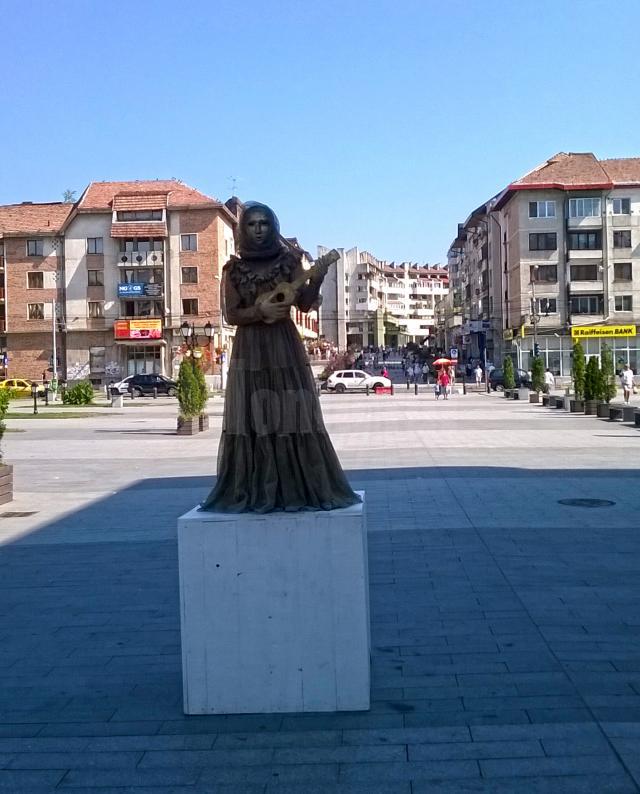 Statuile vii şi-au ocupat cele cinci socluri din municipiul Suceava