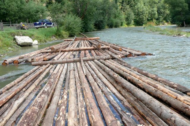 În satul cultural al României a început săptămâna plutăritului pe Bistriţa Aurie