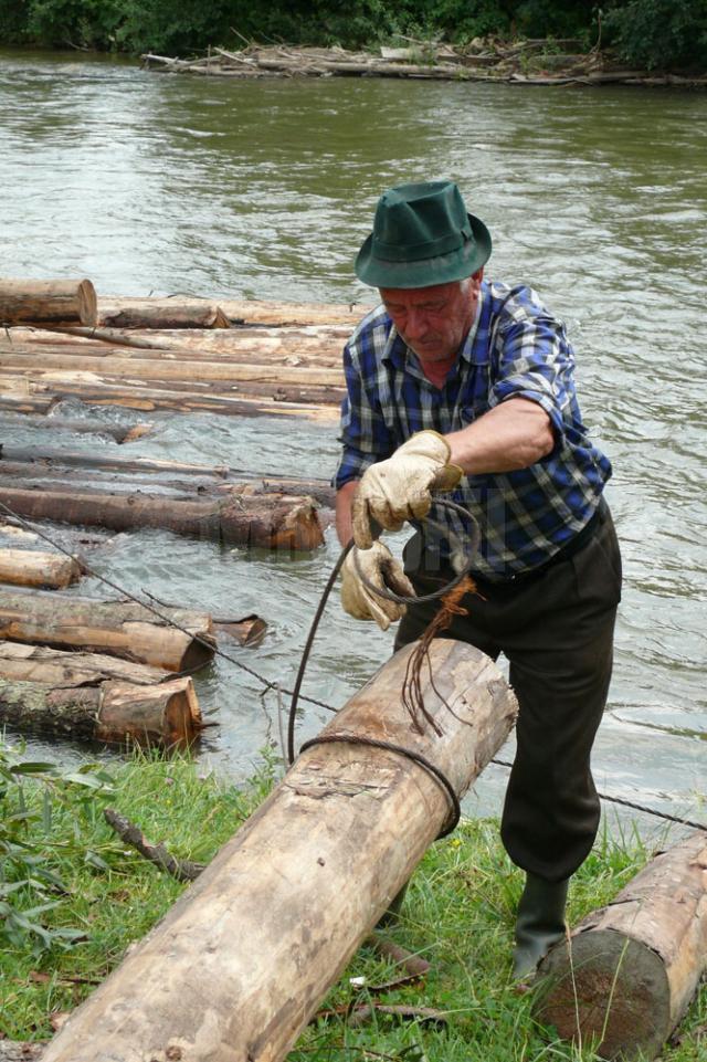 În satul cultural al României a început săptămâna plutăritului pe Bistriţa Aurie