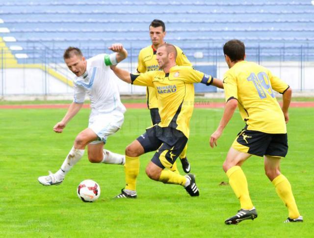 Andrei Întuneric, în centrul imaginii, pe vremea când era căpitan de echipa la SC Bacău