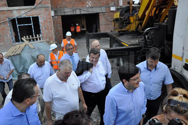 Lucrările la noul spital din Fălticeni au fost inspectate ieri de ministrul Sănătății