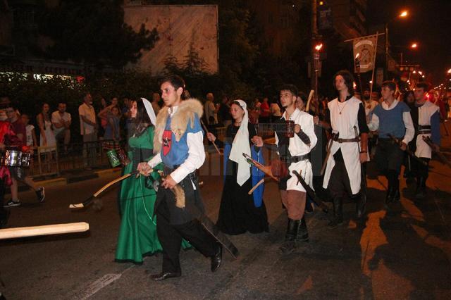 Parada cu făclii a Festivalului de Artă Medievală „Ştefan cel Mare”