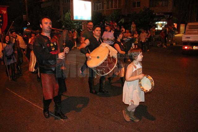 Parada cu făclii a Festivalului de Artă Medievală „Ştefan cel Mare”