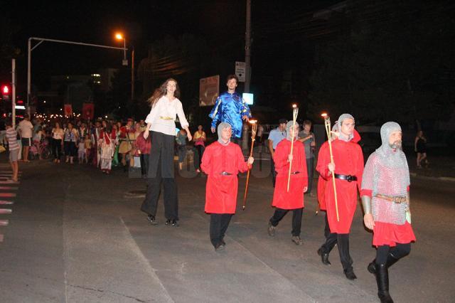 Parada cu făclii a Festivalului de Artă Medievală „Ştefan cel Mare”