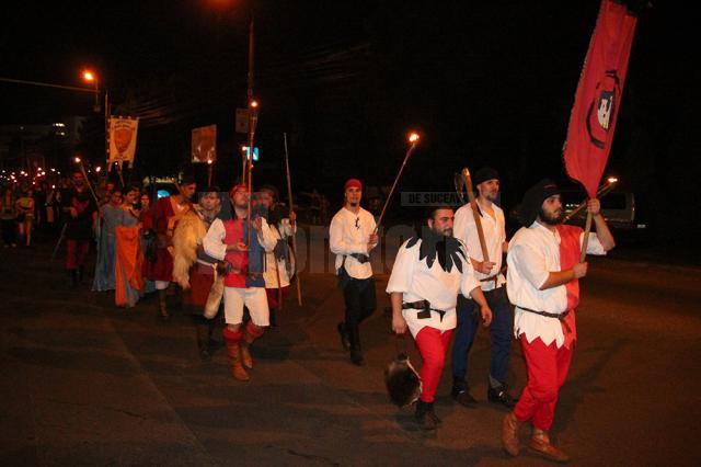 Parada cu făclii a Festivalului de Artă Medievală „Ştefan cel Mare”