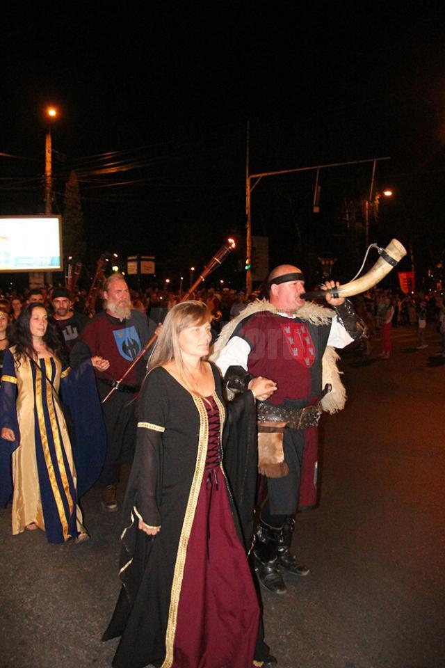 Parada cu făclii a Festivalului de Artă Medievală „Ştefan cel Mare”