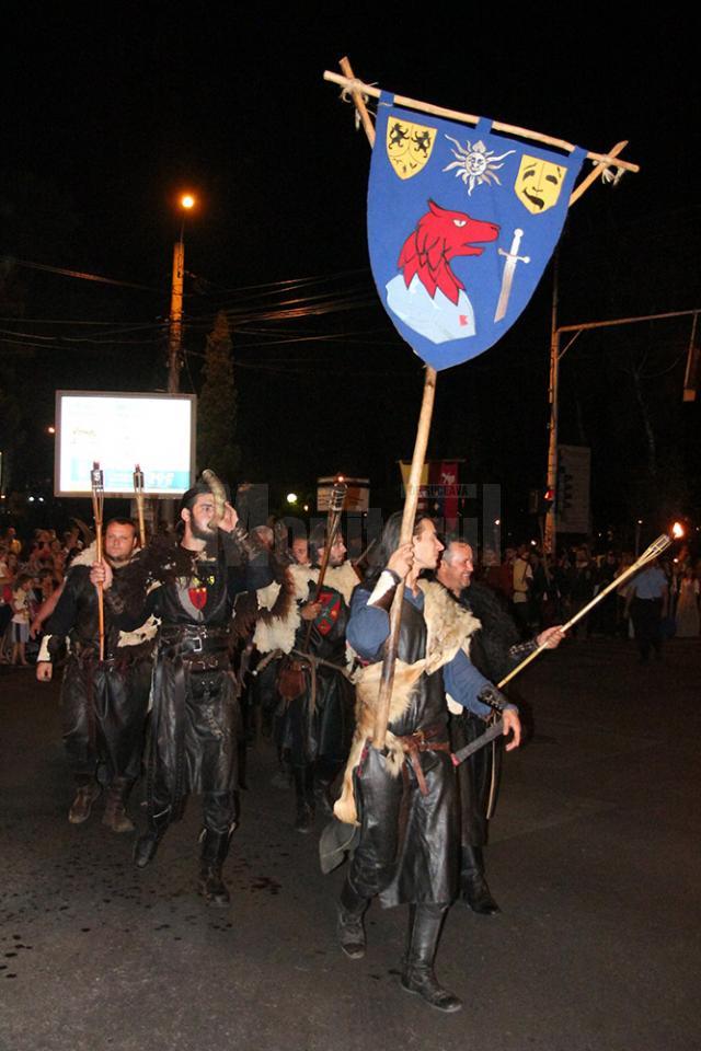 Parada cu făclii a Festivalului de Artă Medievală „Ştefan cel Mare”