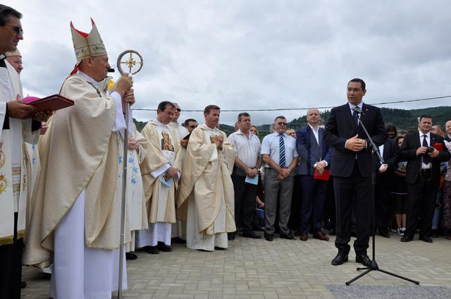 Mesajul lui Victor Ponta pentru credincioşii din toate cultele