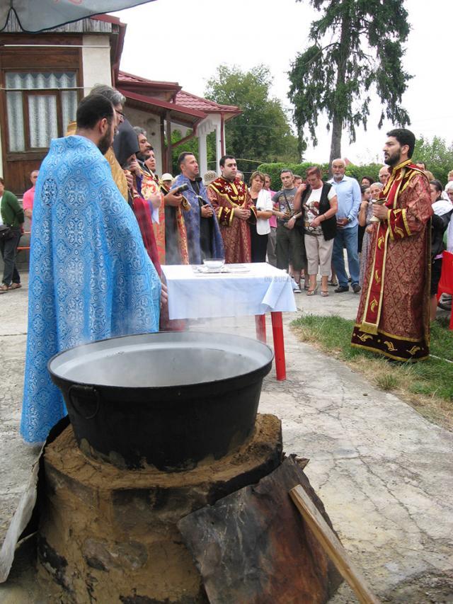 Expoziţie dedicată împlinirii a 190 de ani de la întemeierea Şcolii Armeneşti din curtea Bisericii Sf. Cruce