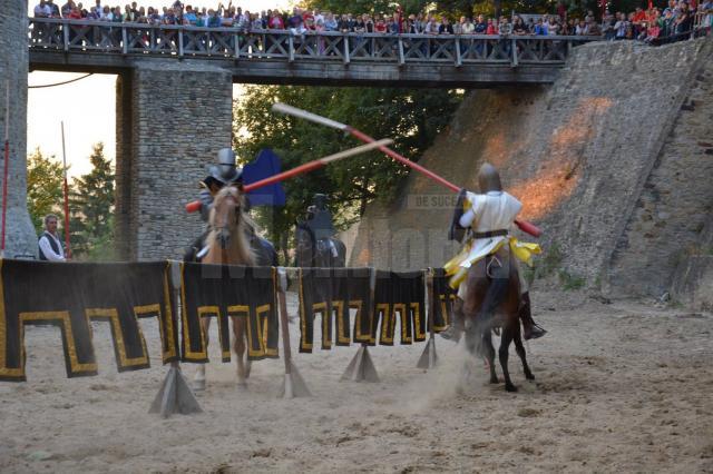 Peste 19.000 de persoane au participat la festivalul medieval de la Cetatea de Scaun a Sucevei