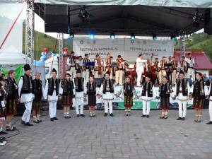 Alături de orchestra“Lăutarii”  din Chişinău au evoluat şi membrii Ansamblului “Bistriţa Aurie” din Ciocăneşti