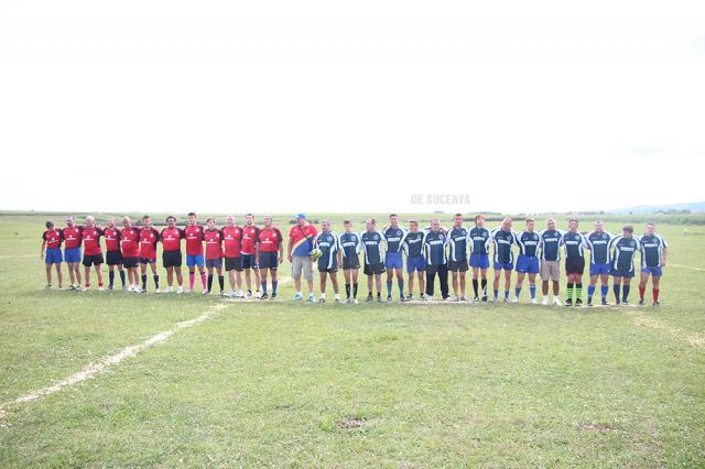 Părinți și copii pe terenul de rugby, la Festivalul „Sport și voie bună” de la Plopeni