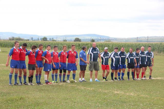 Părinți și copii pe terenul de rugby, la Festivalul „Sport și voie bună” de la Plopeni