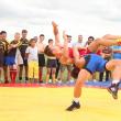 Părinți și copii pe terenul de rugby, la Festivalul „Sport și voie bună” de la Plopeni