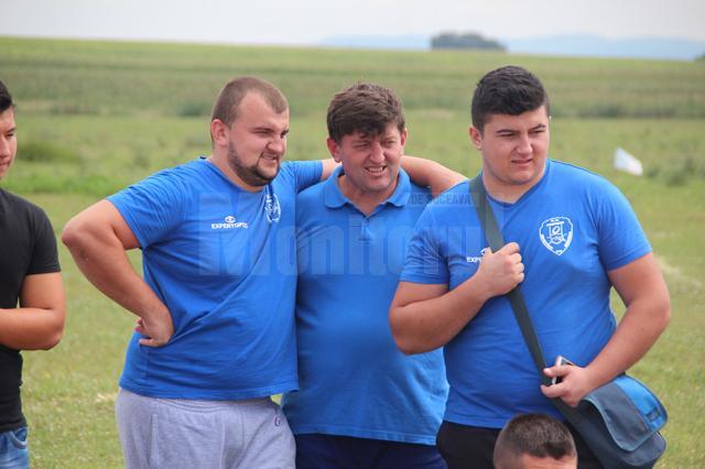 Părinți și copii pe terenul de rugby, la Festivalul „Sport și voie bună” de la Plopeni