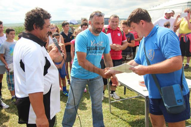 Părinți și copii pe terenul de rugby, la Festivalul „Sport și voie bună” de la Plopeni