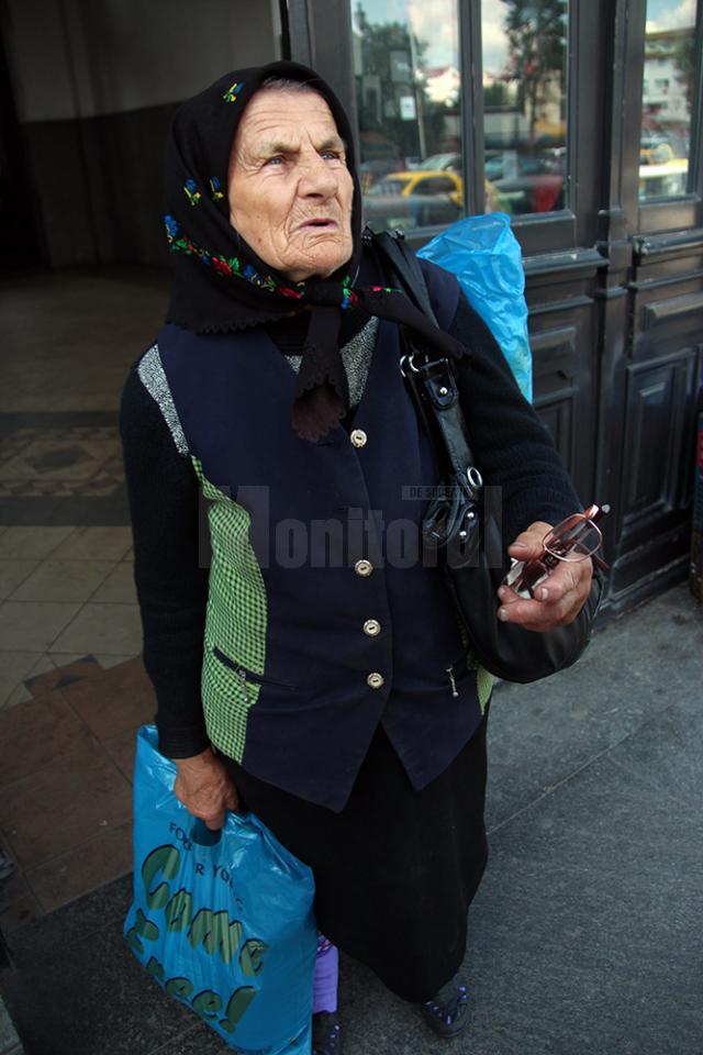 Tanti Margareta, bătrâna care la 90 de ani cutreieră fraudulos ţara cu trenul şi mai face şi bani din asta