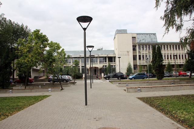 Universitatea „Ştefan cel Mare” Suceava (USV) scoate la concurs, pentru anul academic 2014-2015, 80 de locuri la programele de doctorat ale instituţiei