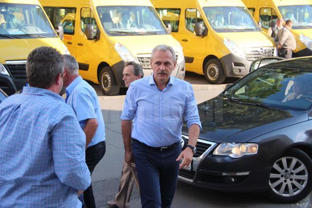 16 primari suceveni au primit vineri cheile microbuzelor şcolare de la vicepremierul Dragnea