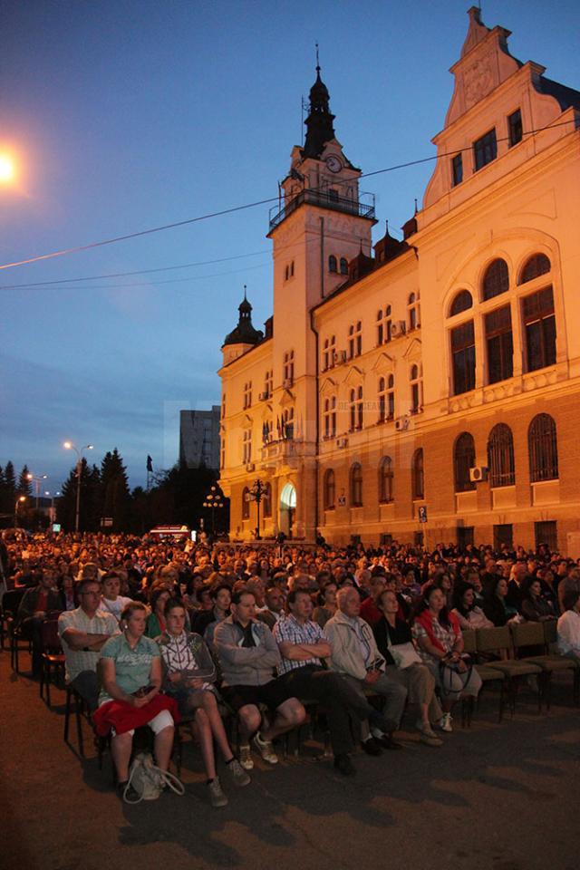Astă seară, centrul municipiului Suceava este învăluit de acordurile muzicii clasice