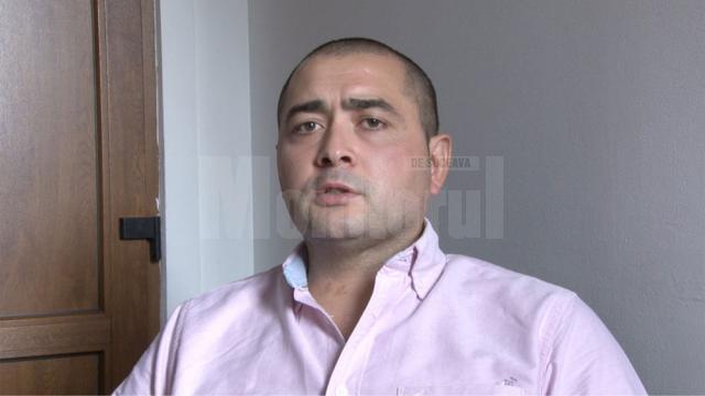 Adrian Scripcariu, cercetat pentru tentativă de omor, dar care susţine că a fost în autoapărare, a fost lăsat în libertate sub control judiciar